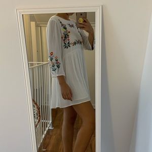 Cute dress with sleeves